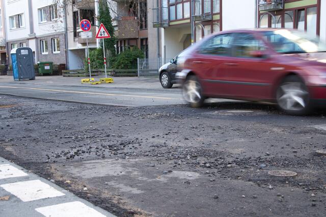 Der Verkehr verläuft über einen eigentlich abgesperrten Bereich (Vergl. Bild 9 +10)
