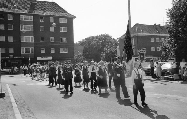 Schützenausmarsch in Wülfel Anfang August 1989.