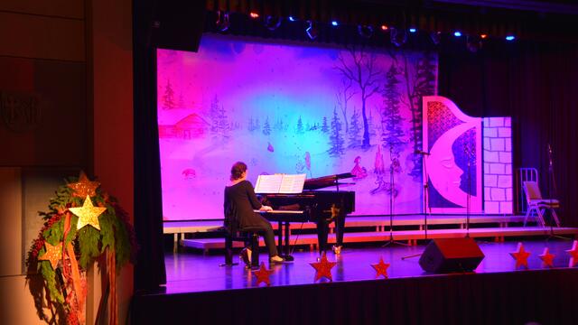 Pianistin Ivana Soussek stimmte mit Weihnachtsliedern auf die Weihnachtszeit ein
