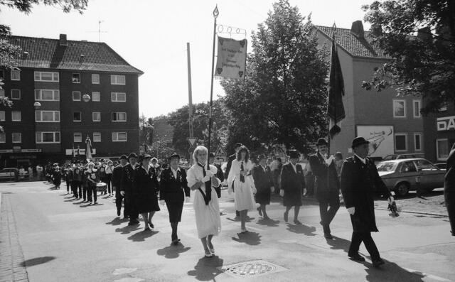 Schützenausmarsch in Wülfel Anfang August 1989.