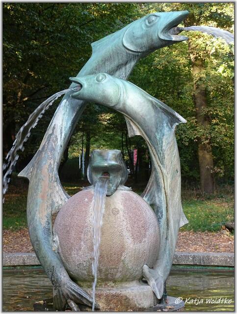 Arthur-Menge-Brunnen: https://www.myheimat.de/hannover-waldhausen/kultur/wo-die-wilden-lachse-springen-d2947298.html (Foto: Katja Woidtke)