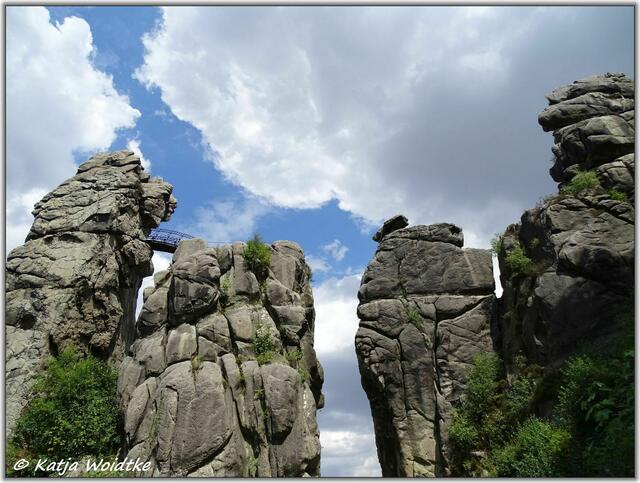 Kraftort Externsteine: https://www.myheimat.de/horn-bad-meinberg/natur/kraftorte-in-deutschland-externsteine-bei-horn-bad-meinberg-d2933413.html (Foto: Katja Woidtke)