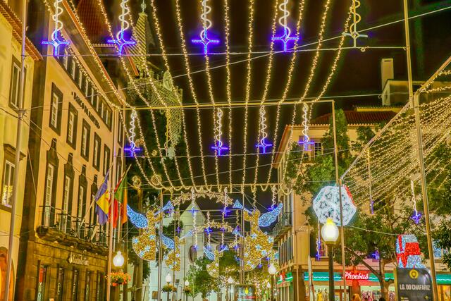 Ganz Funchal ist eine einzige Lichterpracht.