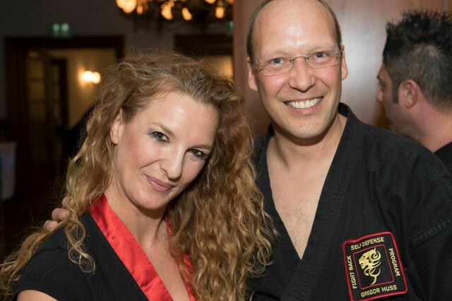 Die Seminare - Kickbox Champion, Model und Stuntfrau AmQi Nimbach mit Meister Lars Oettinger aus Baden Würtemberg
