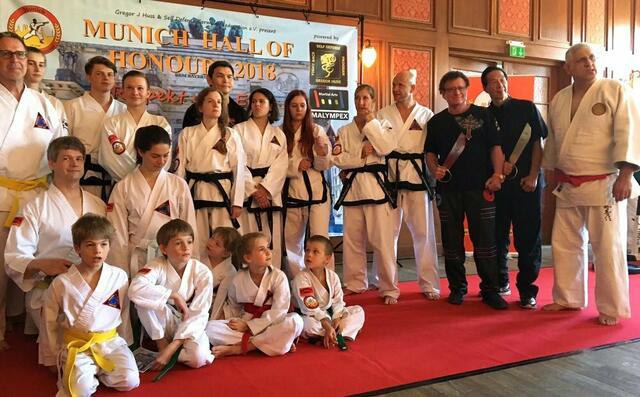 ie Seminare - teil der Teilnehmer von Self Defense Germany München mit Dr. Robert Goldman, Sifu Samuel Kwok und GM Keyvan Dehnad