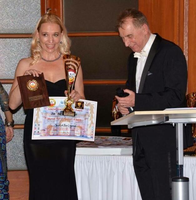 Die Awards - Auszeichnung "Outstanding Contribution to the World of Woman Boxing" Daisy "The Lady" Lang