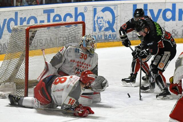 Patrick Zimmermann schiesst zum 1:3 ein.