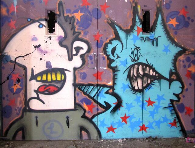 Aber wir können nicht unbedingt davon ausgehen, dass sie den Menschen wohlgesonnen wären. Deswegen sollten wir keine Einladungen verschicken, wie es mit den Voyager Golden Records bereits geschehen ist. (Graffiti vom Conti-Gelände/Limmer)