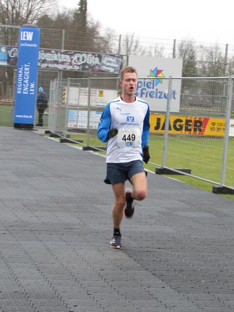 Mario Leser stürmt auf Platz vier ins Ziel
