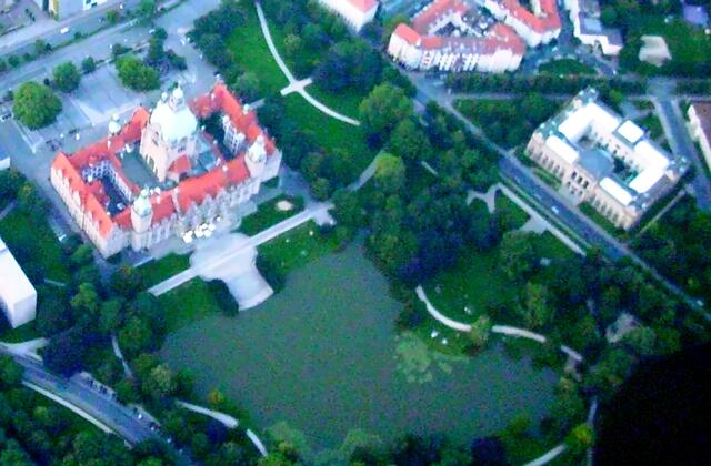 Luftaufnahme von mir von 2008 - wer "Wo? Auf Karte anzeigen" anklickt und auf Satellit einstellt bekommt das aktuelle Bild von Google Earth