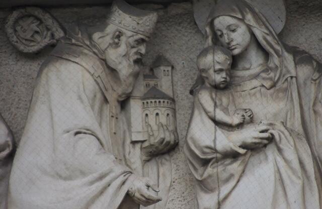 Detail Bischof mit der Madonna