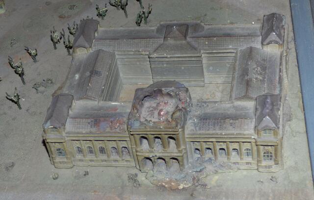 Zerstörung im 2. Weltkrieg hier als Modell im Neuen Rathaus dargestellt