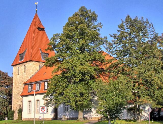 Schon vor dem Jahr 1040 muss Rode eine Kirche gehabt haben, gehörte doch ein Sedesgericht dazu, das es ohne eine solche nicht hätte bekommen können. Dieser Bau ist erst später entstanden. | Foto: Christel Wolter