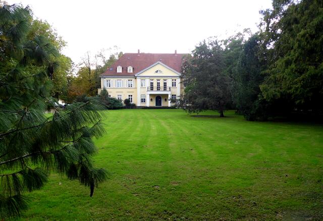 Nahe der Büntewiesen liegt der Westfalenhof der Tierärztlichen Hochschule.