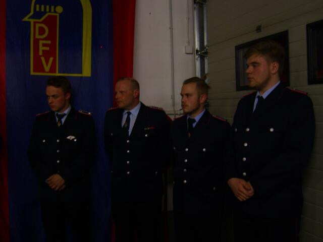 Beförderungen v.l.n.r: Hauptfeuerwehrmann Jan Tomaschewski, Hauptlöschmeister Thorsten Steiger, Oberfeuerwehrmann Thorben Dippe, Oberfeuerwehrmann Pascal Fricke