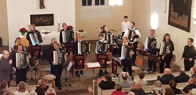Eine glückliche Truppe nach einem gelungenen Konzert!