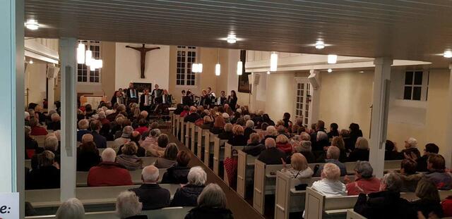 Eine volle Kirche und viel Applaus sind der größte Dank für viel Mühe und Arbeit !