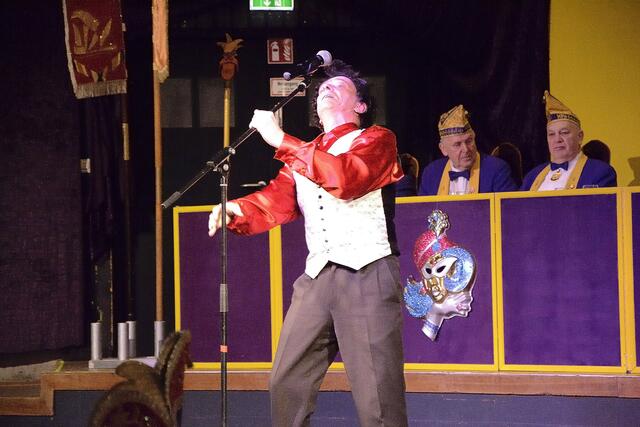 Thorsten Hitschfell mit einer Gesangsparodie