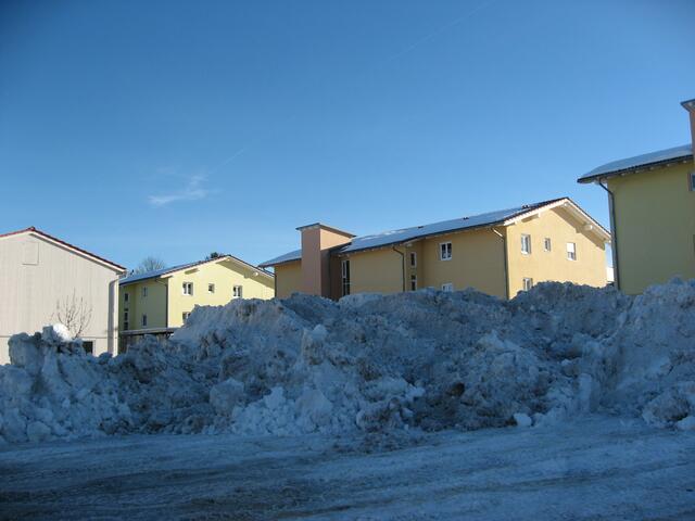 Hier ist kein Durchkommen mehr. Bergeweise schmutziger Schnee.