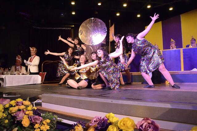 Showtanz "5 vor 12 - Zeit ist Leben"