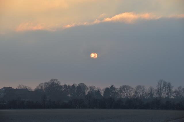 Nun kroch langsam die Kälte in unsere Glieder, als die Sonne zu sinken begann.