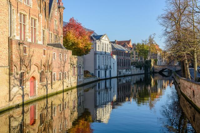 Gracht in der Nähe des Roozenhodkais