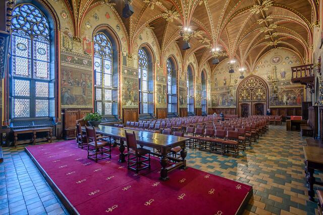 Im Rathaus kann man den imposanten "Gotischen Saal" besichtigen. Dieser diente früher für Stadt- und Gerichtsversammlungen.