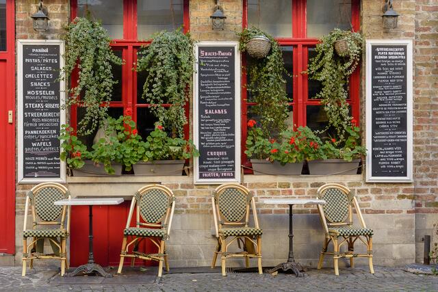 Typisches kleines Restaurant in Brügge
