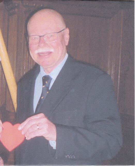 Herr Senator Ulrich Mäurer mit Herz