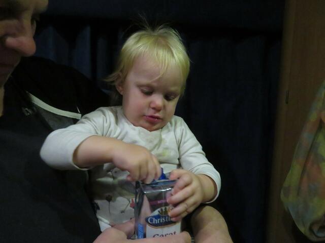 Jetzt muß ich einmal trinken, damit das Saure weggeht.