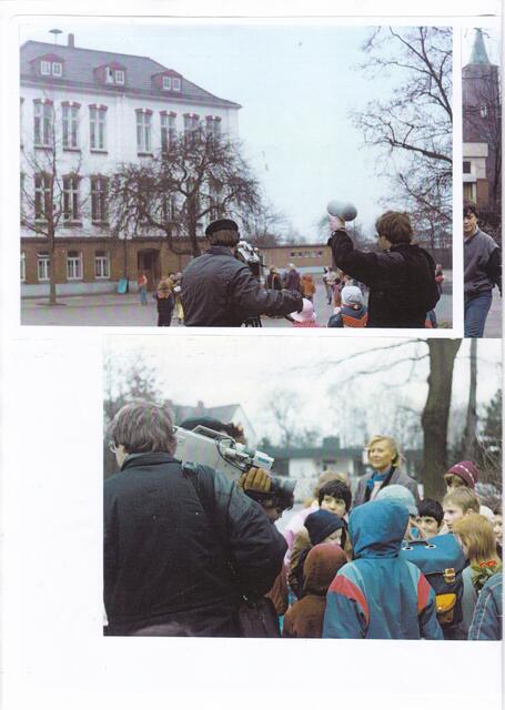 Frühlingsanfang 1985: Osli erscheint im mittleren Dachfenster der Bremer Schule 089