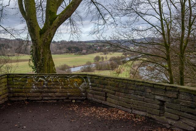 Solche Aussichtspunkte bietet der Wanderweg auf den Höhen des südlichen Ruhrufers