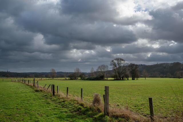 Ein paar drohende Wolken über dem Ruhrtal und den Ruhrwiesen