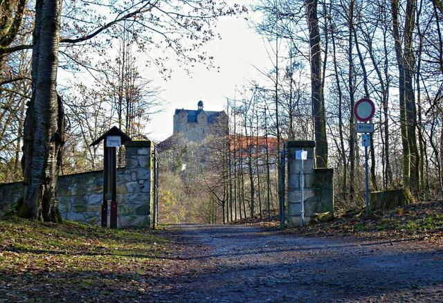 Westlicher Parkeingangstor  mit Schloss