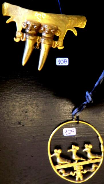 vergoldeter Schmuck aus Kolumbien vom präkolumbischen Volk der Tairona