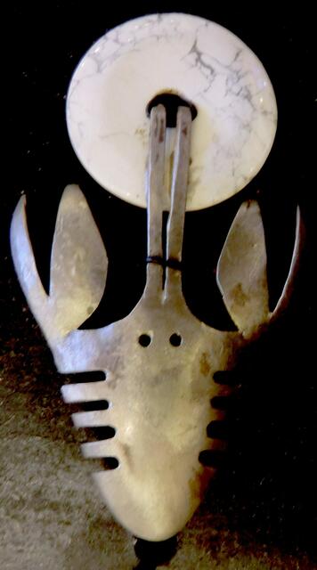 " Krebs" aufgespaltener Silberlöffel mit Marmorscheibe (mistöhr)