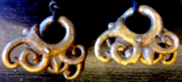 Ohrgehänge aus Borneo: Phantasietiere und Drachen