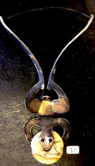 " Flugdrachenechse" (mistöhr). Die Verwendung von 800-er Silber (statt 925 Sterlingsilber) führt  zu gewollt farbigen Oxidationsspuren.modifizierter Silberlöffel mit Landschaftsachat