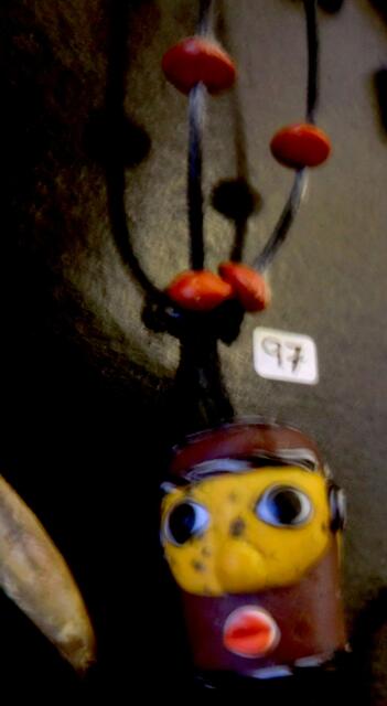 Glasperle aus punischer Zeit