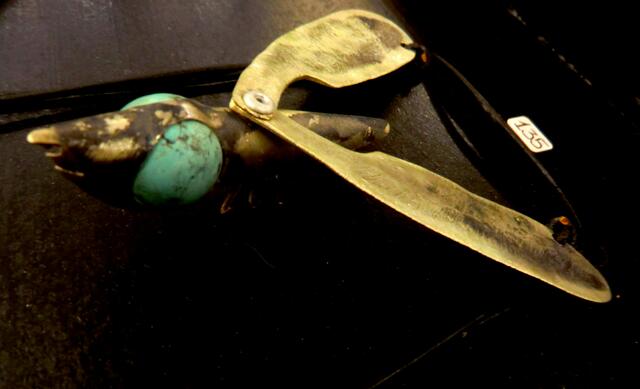 "Dicke Schnake" gelandet Türkiskugel, gerollter Silberlöffel(mistöhr). Die Verwendung von 800-er Silber (statt 925 Sterlingsilber) führt  zu gewollt farbigen Oxidationsspuren.