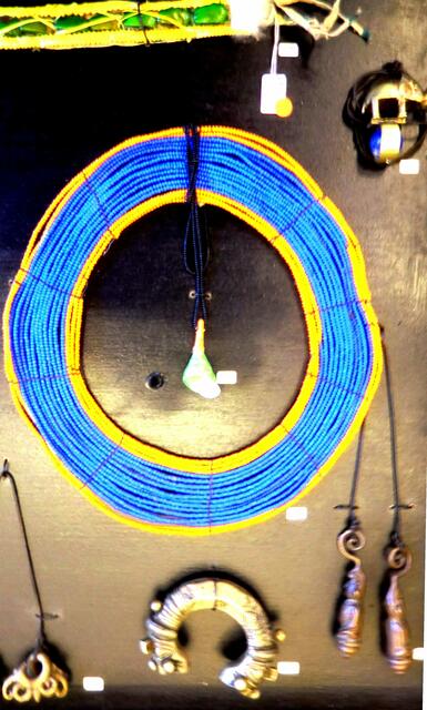 Samburu-brustscheibe, Ohrgehänge aus Borneo