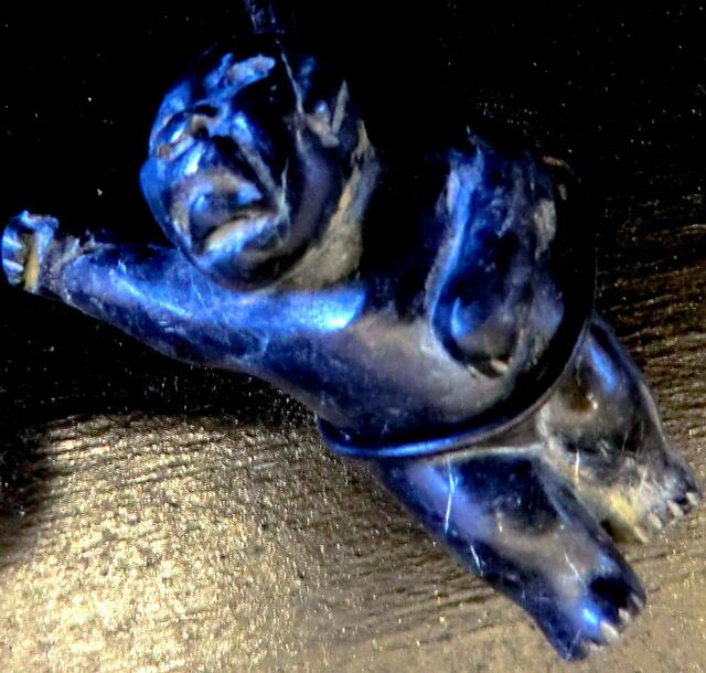 Ein etwas Dicklicher Zeitgenosse aus präkolumbischer Zeit von den Olmeken in Zentralmexiko. Blauer Serpentin