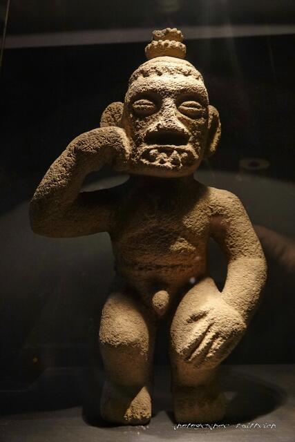 Steinfigur Stehender Mann sogen. "Pensador" (Denker)