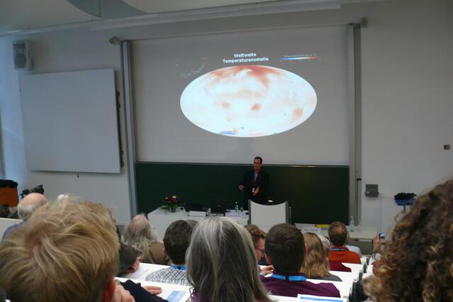 ...ein vollbesetzter Hörsaal