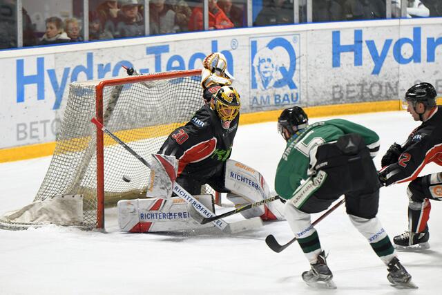 Der Erdinger Florian Zimmermann zeigte gegen den EHC immer starke Leistungen und konnte in den letzten Spielen mehrfach treffen.