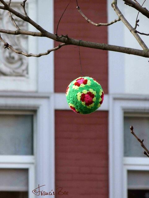 Häkel-Strickkunst auf dem Lichtenbergplatz