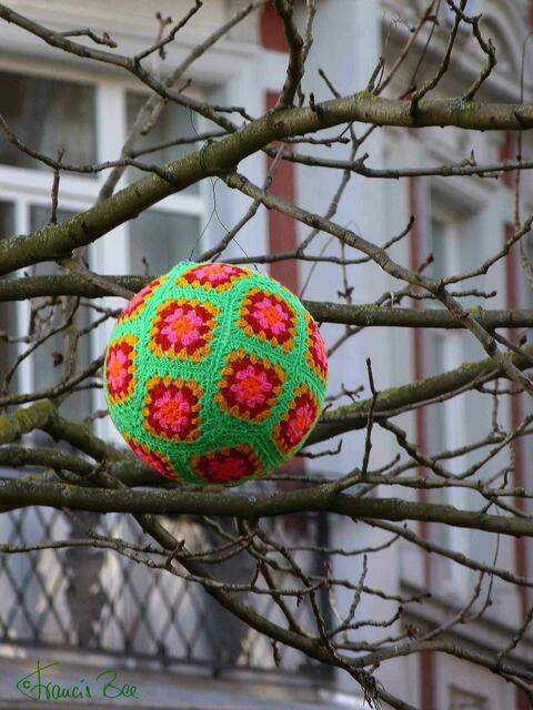 Häkel-Strickkunst auf dem Lichtenbergplatz
