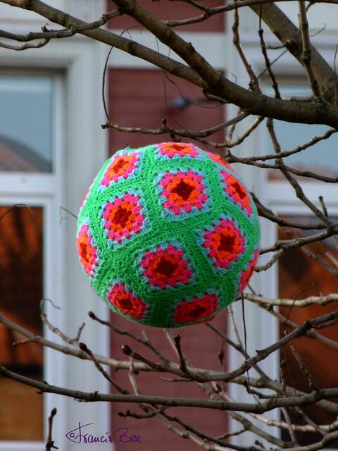 Häkel-Strickkunst auf dem Lichtenbergplatz