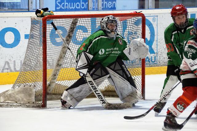 Starker Rückhalt der Pinguine - Torhüterin Jessica Bischof