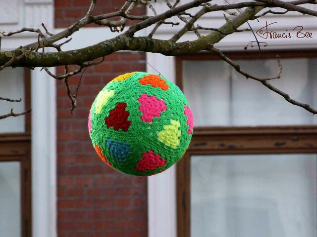 Häkel-Strickkunst auf dem Lichtenbergplatz